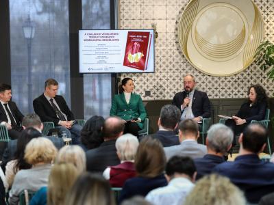 13 éve épül a családbarát Magyarország