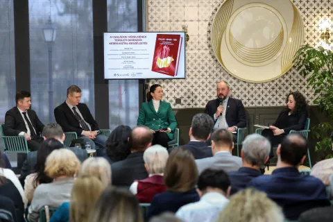 13 éve épül a családbarát Magyarország