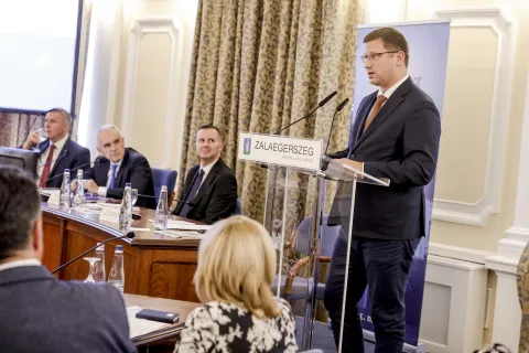 Gulyás Gergely egyeztetett a városvezetőkkel.